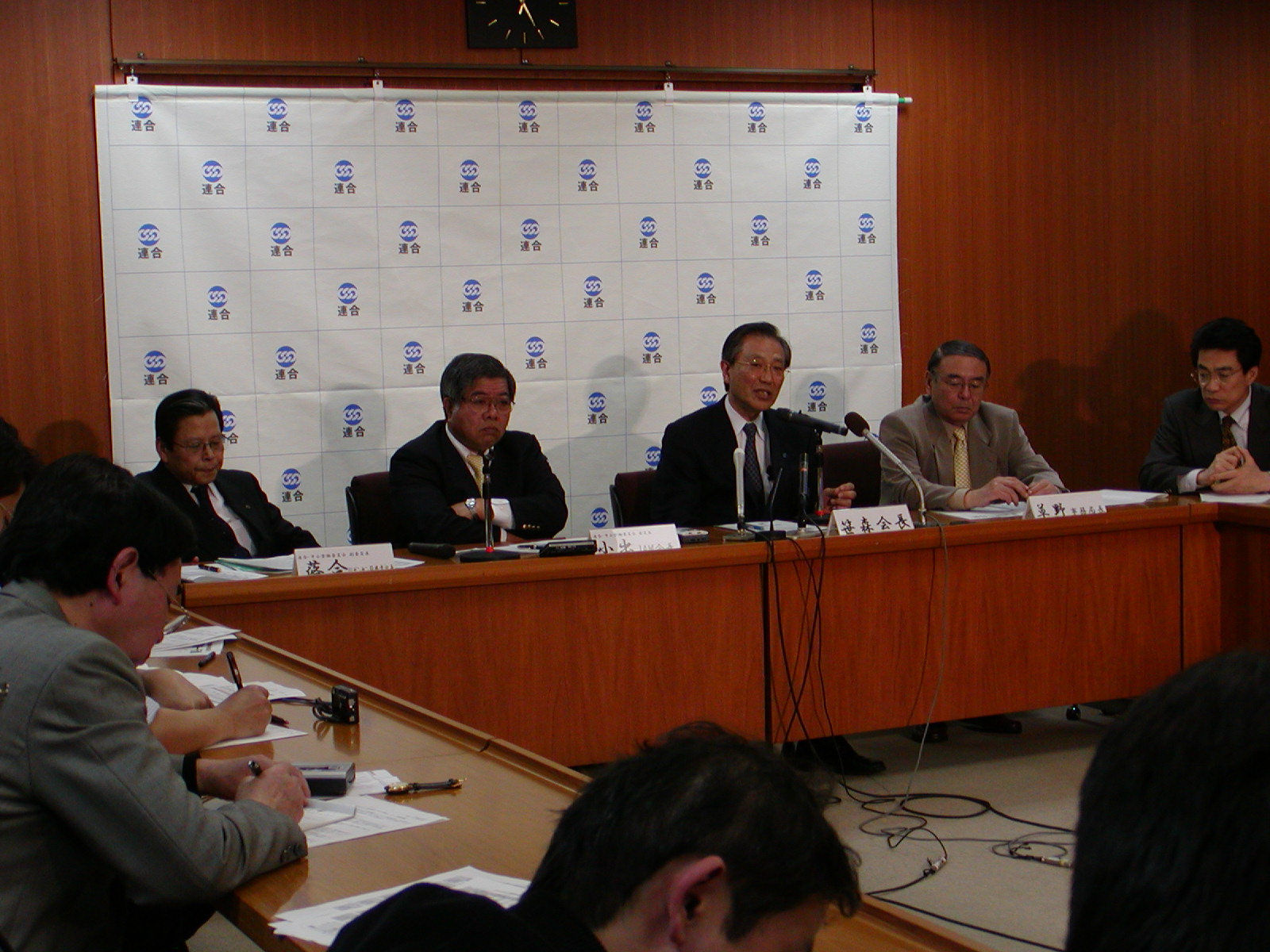 Photo: RENGO praised the results of small-and-medium-sized/local union demands. (March 25, RENGO headquarters)