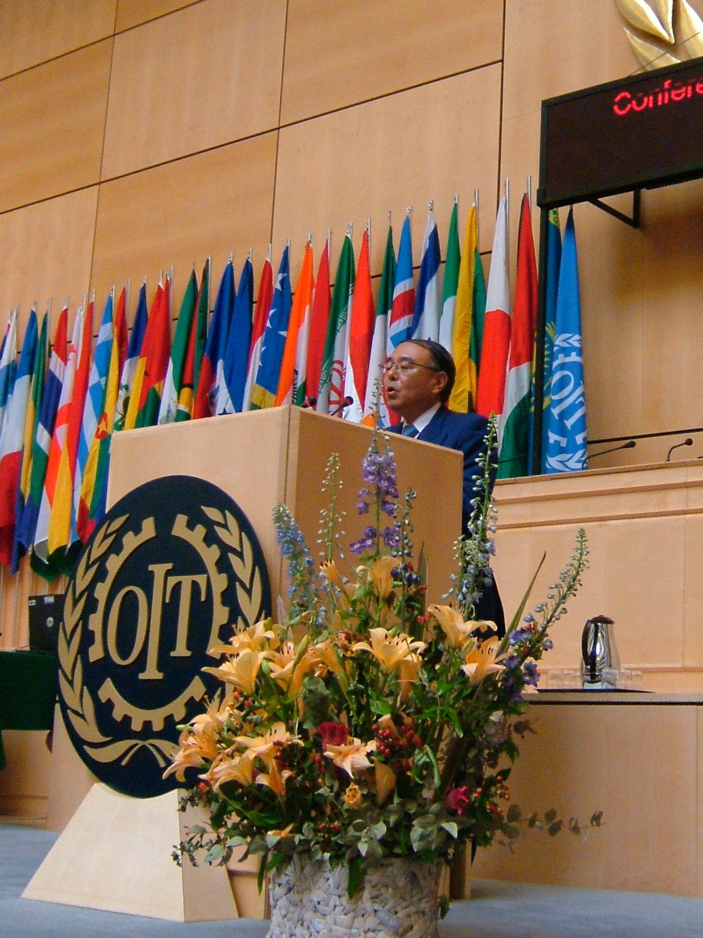 Photo: General Secretary Kusano addresses the 92nd ILC