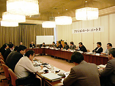 Photo: Participants gave their frank opinions. (January 15, Atami)