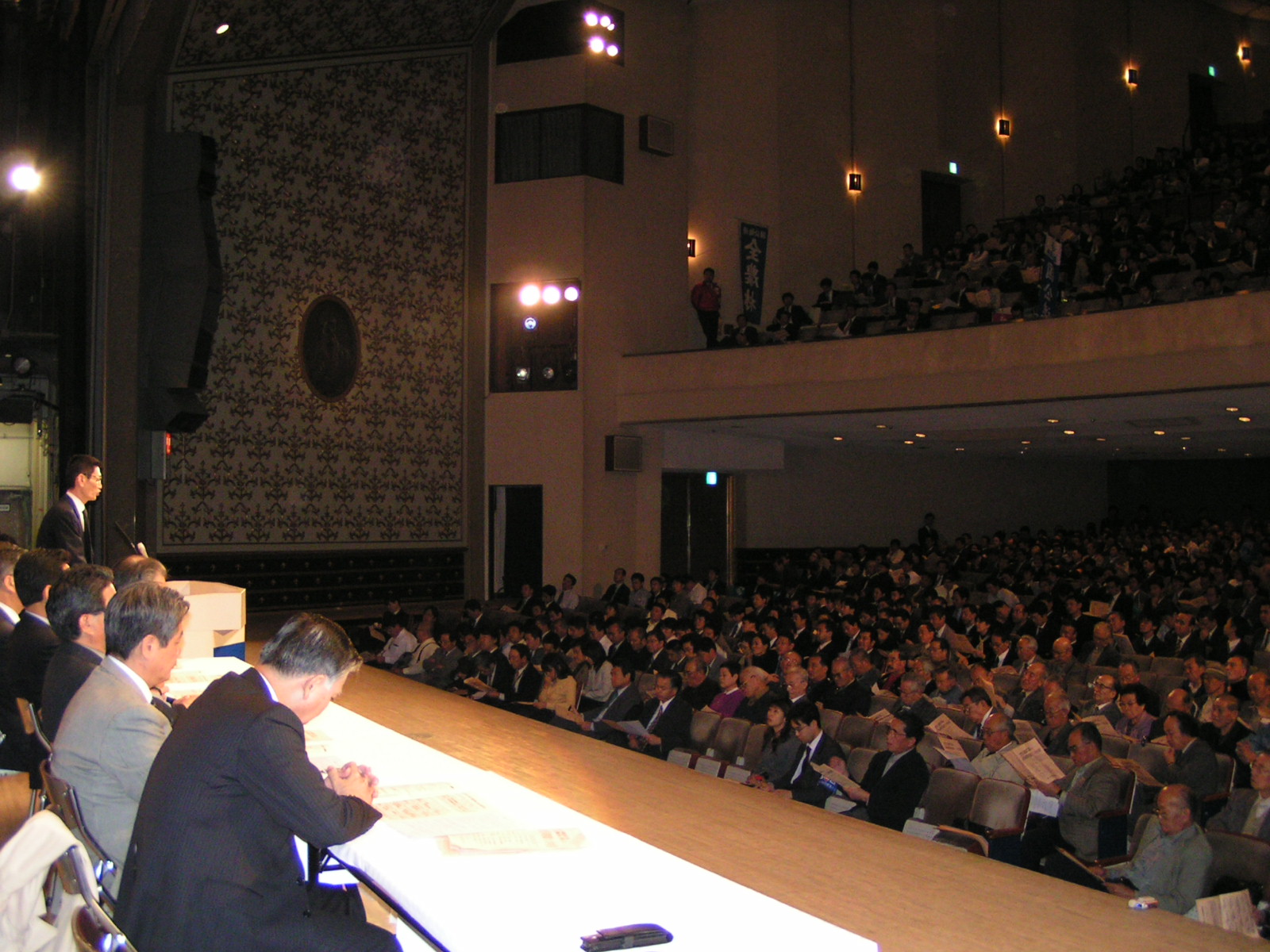 Photo: 1850 attendees gather at the venue. (November 15, Hibiya Kokaido Public Hall)